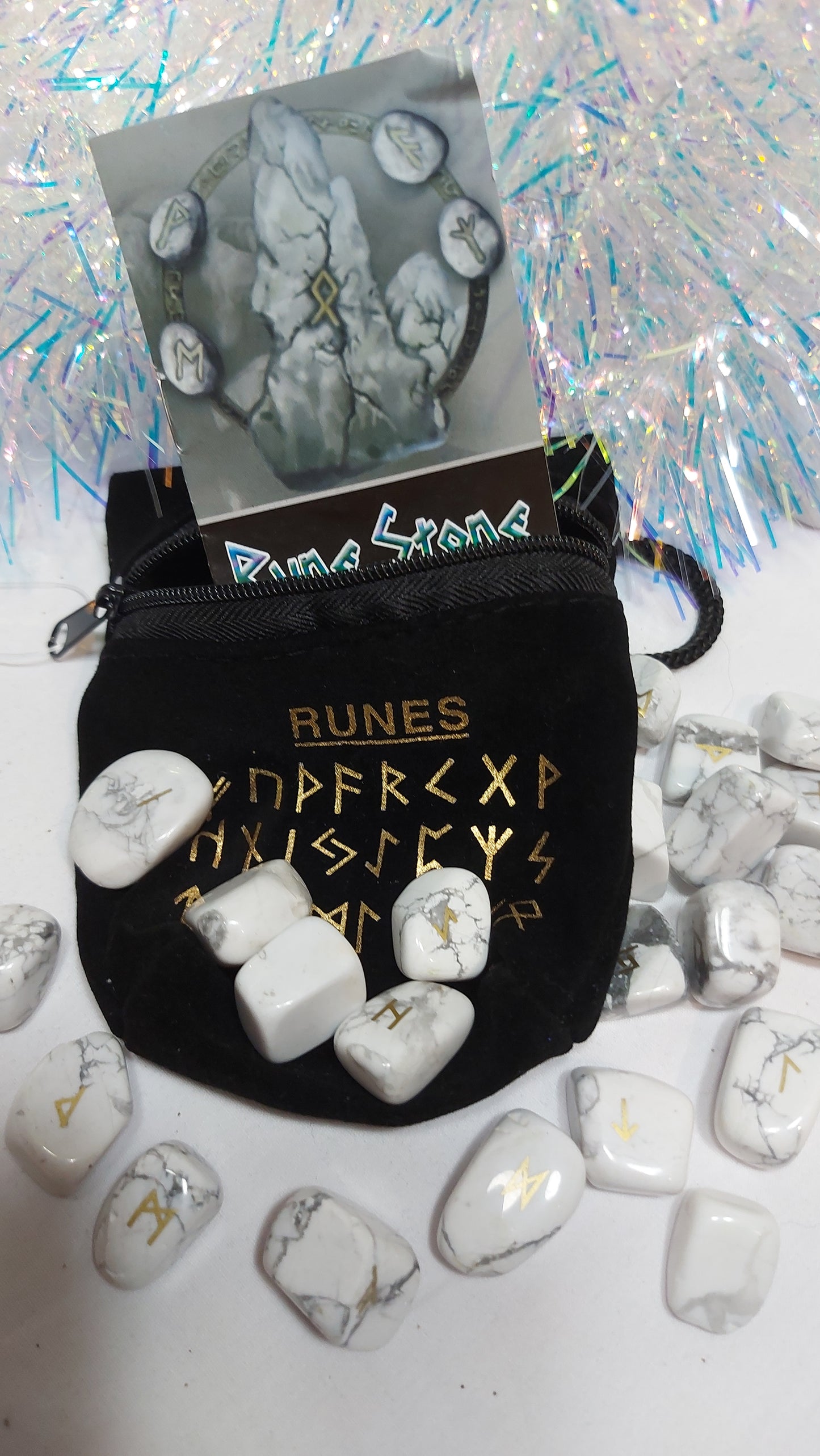 Runes - Howlite